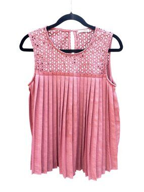 Maurices Pink Sleeveless Pleated Blouse Crochet Yoke Detail Womens Medium 1932